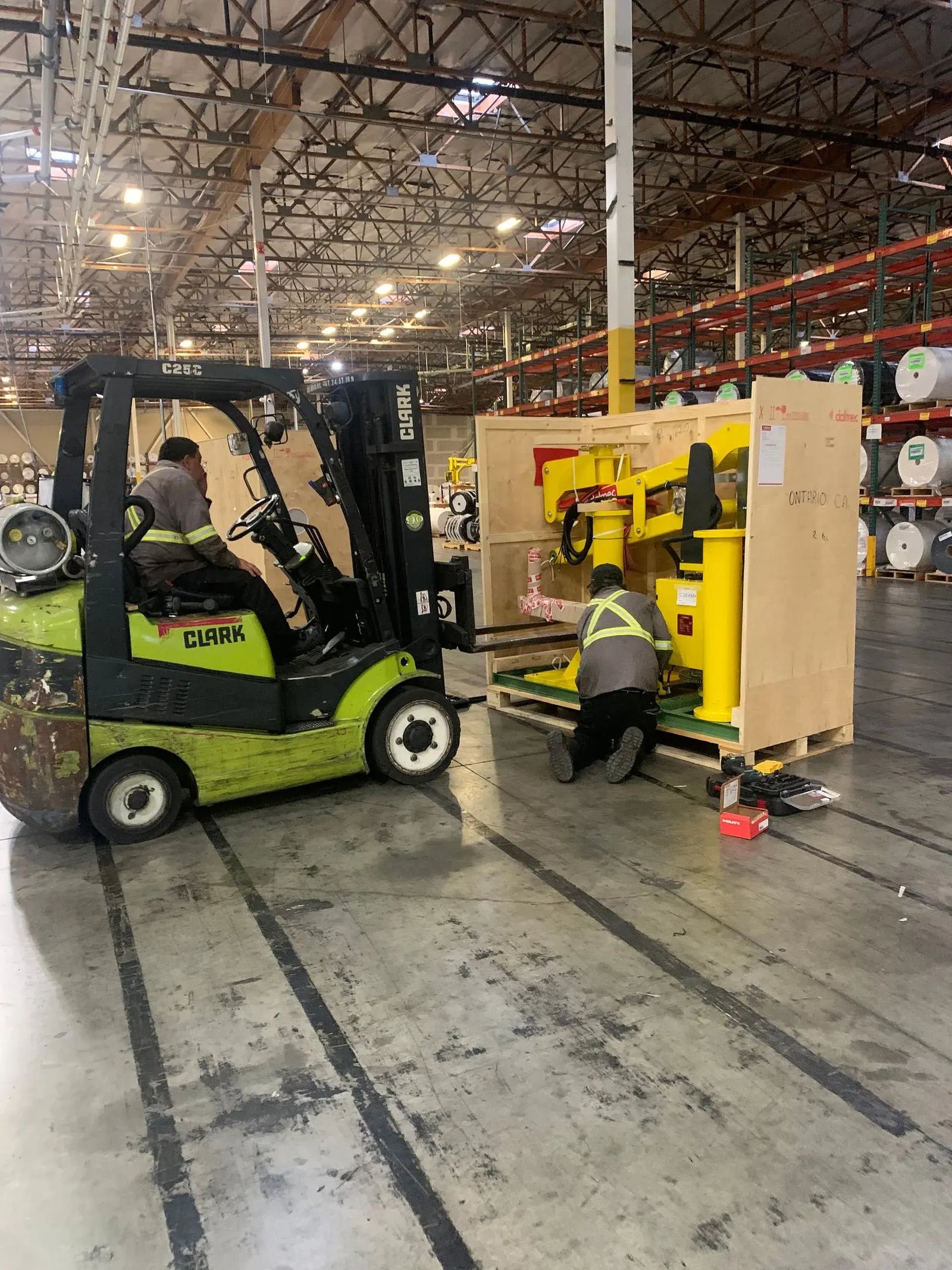 Riggers packing crating machinery international relocation cross-border AZVIR